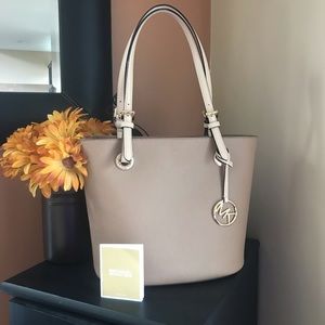 Michael Kors Medium Jet Set Tote